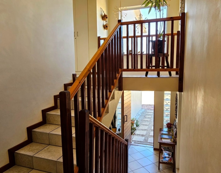 6 Bedroom Property for Sale in De Kelders Western Cape